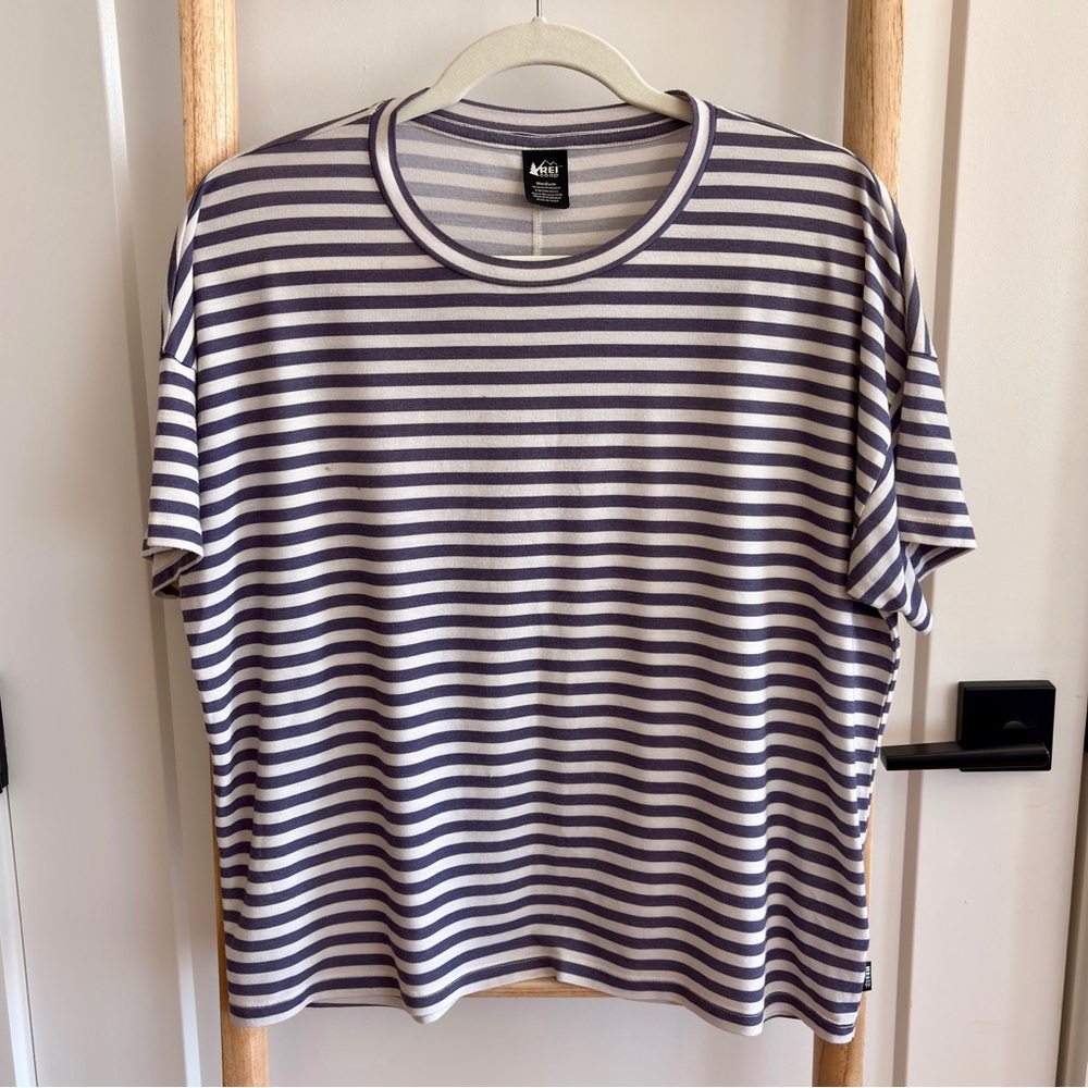 REI Women's Beyonder Blue and White Striped T-Shirt (Medium)